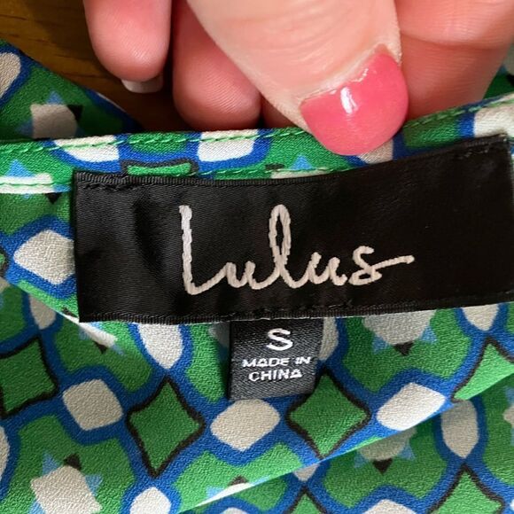 Tie-Front Green White Blue Crop Top  Sz Small  Lulus - Picture 5 of 9